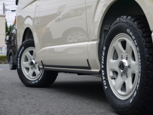ハイエースバンディーゼル4WD　丸目カスタム　ネオクラシック