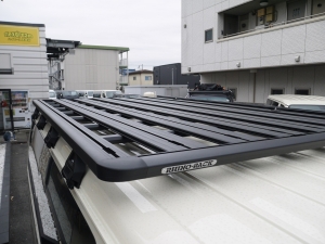 ハイエースバンディーゼル4WD　丸目カスタム　ネオクラシック