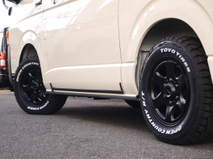 ハイエースバンディーゼル4WD　丸目カスタム　ネオクラシック
