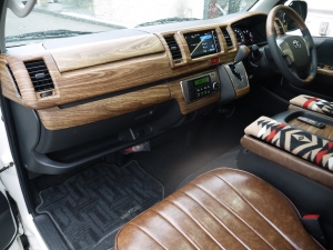 ハイエースバン２ＷＤ　Ｓ－ＧＬ　丸目換装