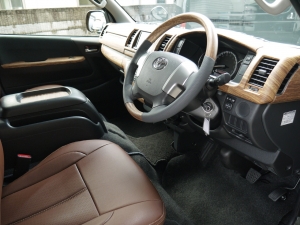 ハイエースバン２ＷＤ　Ｓ－ＧＬ　丸目換装