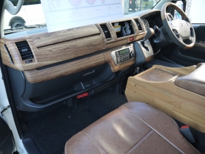 ハイエースバンディーゼル4WD　丸目カスタム　ネオクラシック
