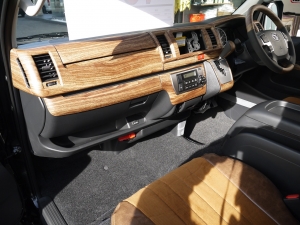 ハイエースバンディーゼル4WD　丸目カスタム　ネオクラシック