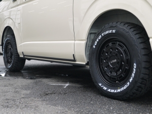 ハイエースバンディーゼル4WD　丸目カスタム　ネオクラシック