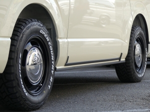 ハイエースバンディーゼル4WD　丸目カスタム　ネオクラシック