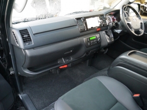 ハイエースバン4型新車　２８００ディーゼルターボ４ＷＤ　ダークプライム
