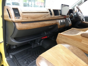 ハイエースワゴン４ＷＤ GL　『FD-BOX2』『FD-classic丸目換装』