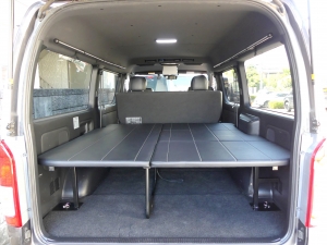 ハイエースバン４ＷＤ　ダークプライムⅡ　ベッドキット