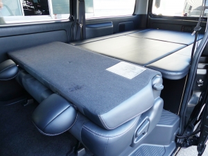 ハイエースバン２ＷＤ　ダークプライム　ベッドキット
