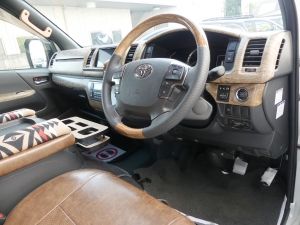 ハイエースバンディーゼル4WD　ベッドキット　ライノラック
