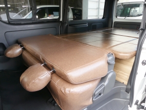 ハイエースバンディーゼル4WD　ベッドキット　ライノラック