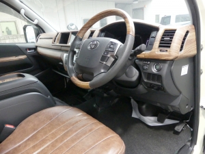 ハイエースバン４ＷＤ S-GL『FD-classic丸目換装』