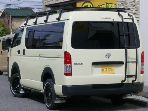 ハイエースバン４ＷＤ S-GL『FD-classic丸目換装』