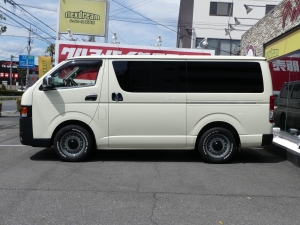 ハイエースバン特設ライトイエロー　丸目フロントフェイス