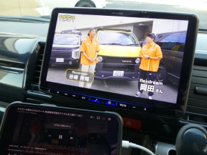 ハイエースバン特設ライトイエロー　丸目フロントフェイス
