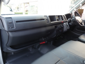 ハイエースバン1オーナー　4WD