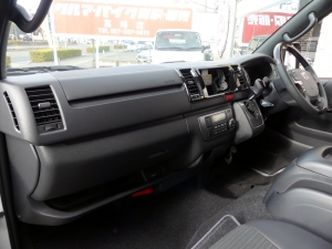 ハイエースバン特別仕様ダークプライムS　ディーゼル4WD