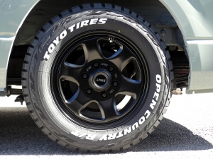 ハイエースバン新型　アースカラーパッケージ