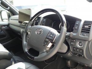 ハイエースバン特別仕様ダークプライムS　ディーゼル4WD
