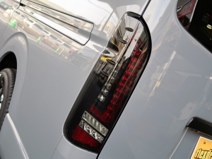 ハイエースバン中古車　丸目　セメントグレー