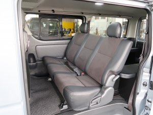 ハイエースバン中古車　丸目　セメントグレー