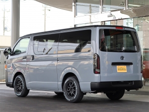 ハイエースバン中古車　丸目　セメントグレー