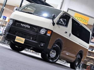 ハイエースバン丸目カスタム　ライトイエロー　ネオクラシック