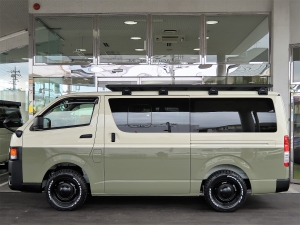 ハイエースバン丸目カスタム　ライトイエロー　ネオクラシック