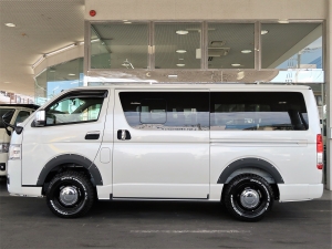 ハイエースバンディーゼル4WD　丸目カスタム　ネオクラシック