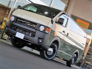 ハイエースバンディーゼル4WD　丸目カスタム　ネオクラシック