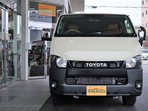 ハイエースバンディーゼル4WD　丸目カスタム　ネオクラシック