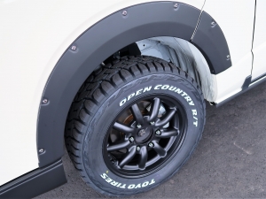 ハイエースバンディーゼル4WD　丸目カスタム　ネオクラシック
