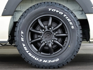 ハイエースバンディーゼル4WD　丸目カスタム　ネオクラシック