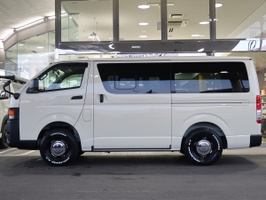 ハイエースバンディーゼル4WD　丸目カスタム　ネオクラシック
