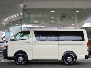 ハイエースバンディーゼル4WD　丸目カスタム　ネオクラシック