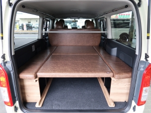 ハイエースバンディーゼル4WD　丸目カスタム　ネオクラシック