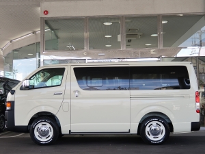 ハイエースバンディーゼル4WD　丸目カスタム　ネオクラシック