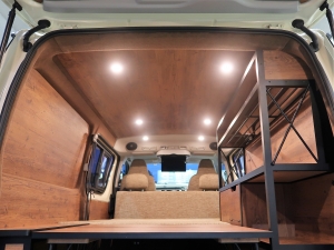 ハイエースバンヴァンライフ　vanlife　内装ウッド