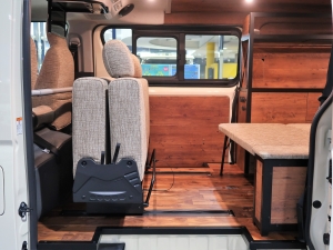 ハイエースバンヴァンライフ　vanlife　内装ウッド