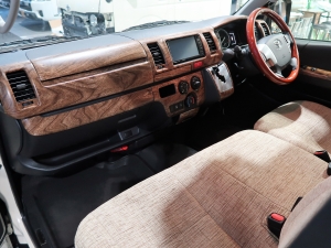 ハイエースバンヴァンライフ　vanlife　内装ウッド