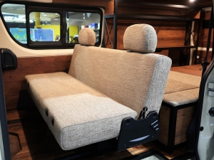 ハイエースバンヴァンライフ　vanlife　内装ウッド
