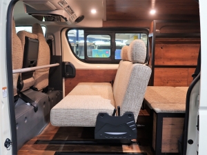 ハイエースバンヴァンライフ　vanlife　内装ウッド