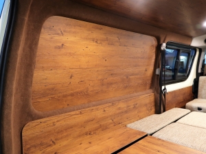 ハイエースバンヴァンライフ　vanlife　内装ウッド