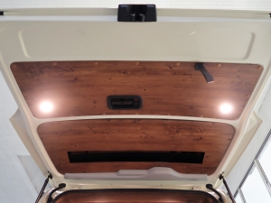 ハイエースバンヴァンライフ　vanlife　内装ウッド