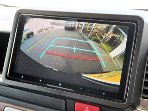 ハイエースバンキャンピングカー　バンライフ　無垢ウッド