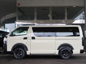 ハイエースバンディーゼル4WD　丸目カスタム　ネオクラシック