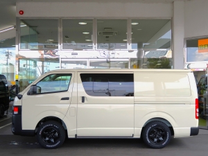ハイエースバン新車アウトレットDX　4WD　ディーゼル　丸目