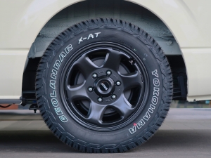 ハイエースバン新車アウトレットDX　4WD　ディーゼル　丸目