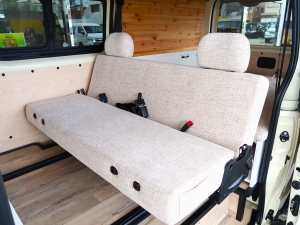 ハイエースバン新車アウトレットDX　4WD　ディーゼル　丸目