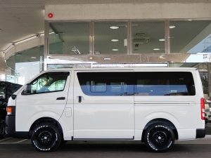 ハイエースバンDX　4WD　ディーゼル　丸目
